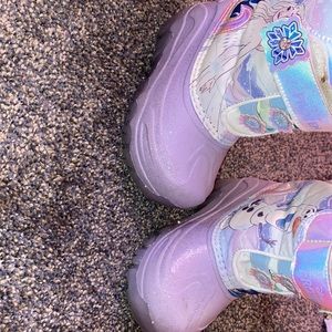 Toddler frozen snowboots